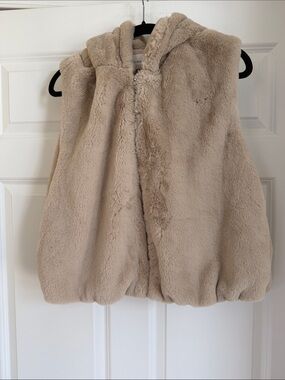Idem ditto Hooded Faux-Fur Vest in Light Beige